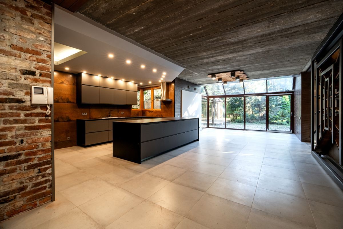 Dom 10 pokojowe na Sprzedaż