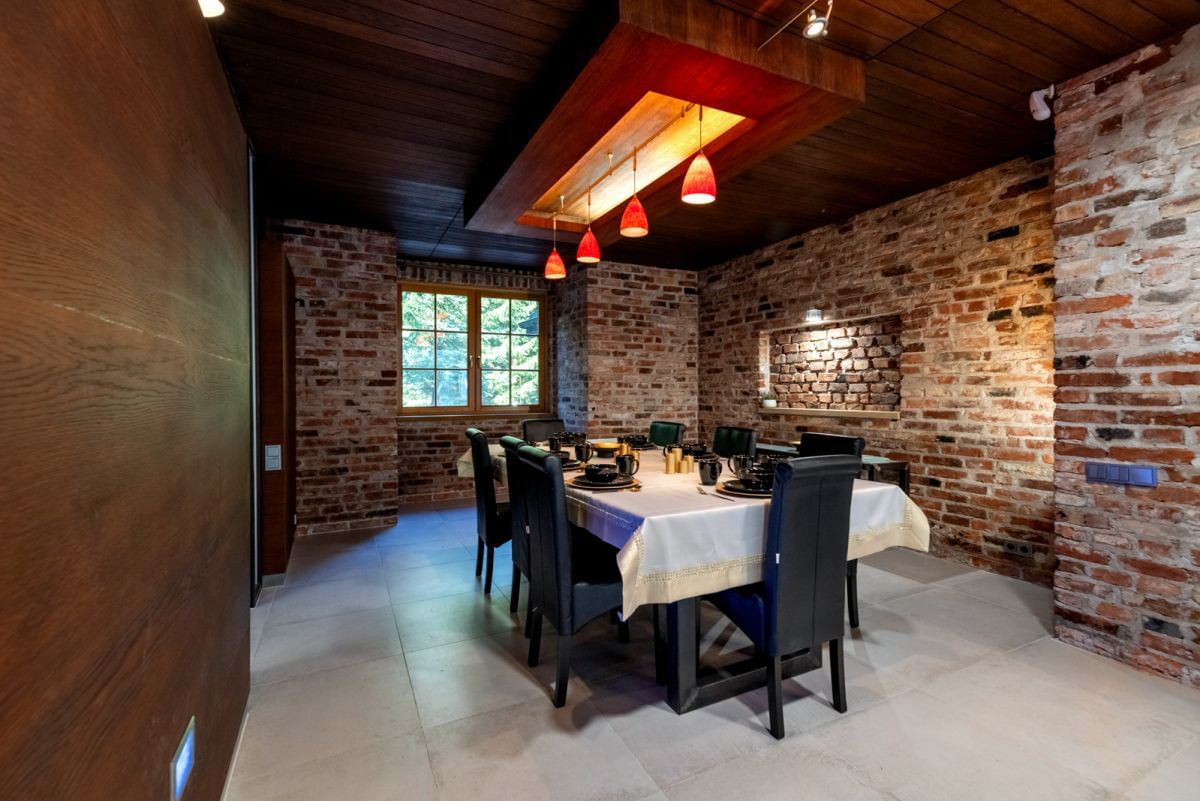 Dom 10 pokojowe na Sprzedaż