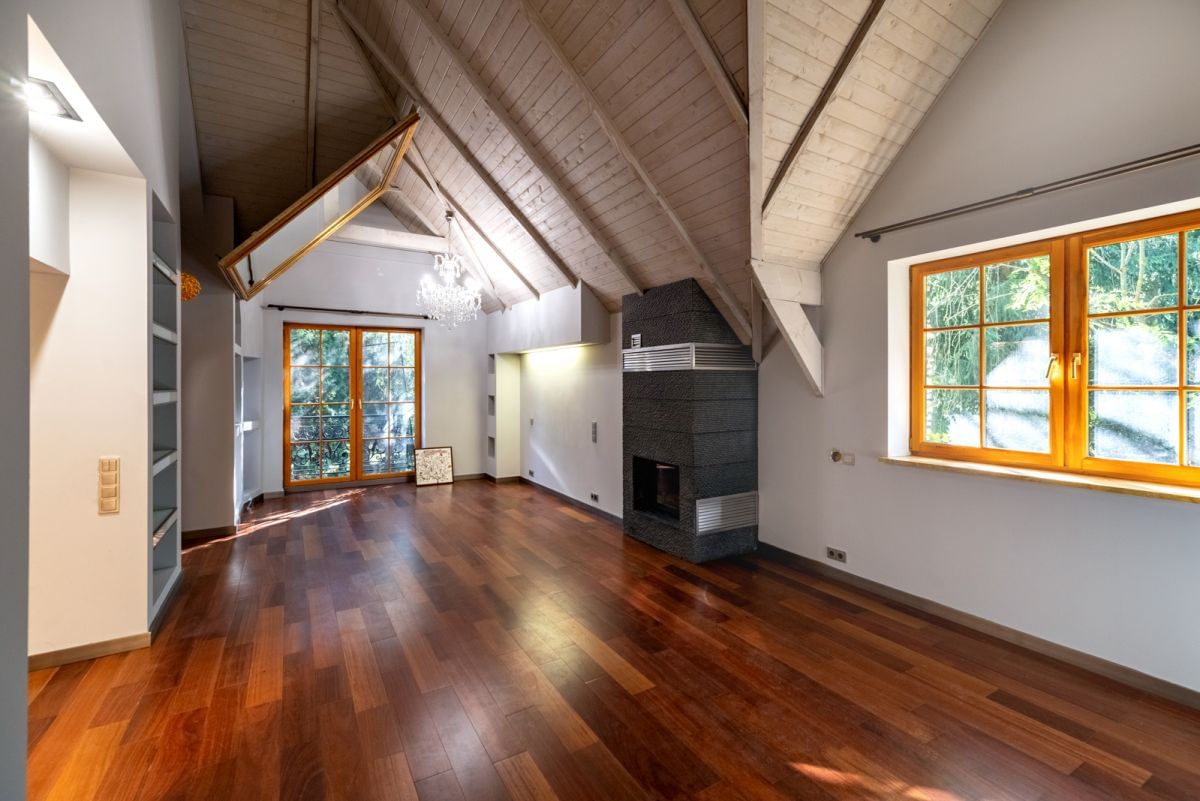 Dom 10 pokojowe na Sprzedaż