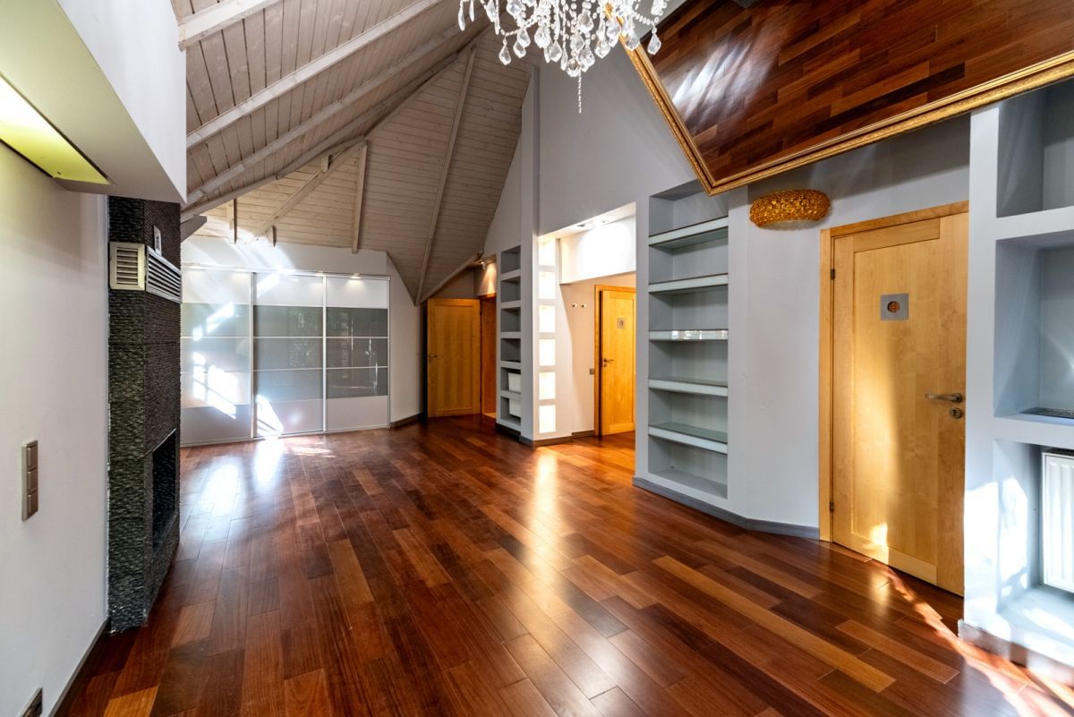 Dom 10 pokojowe na Sprzedaż