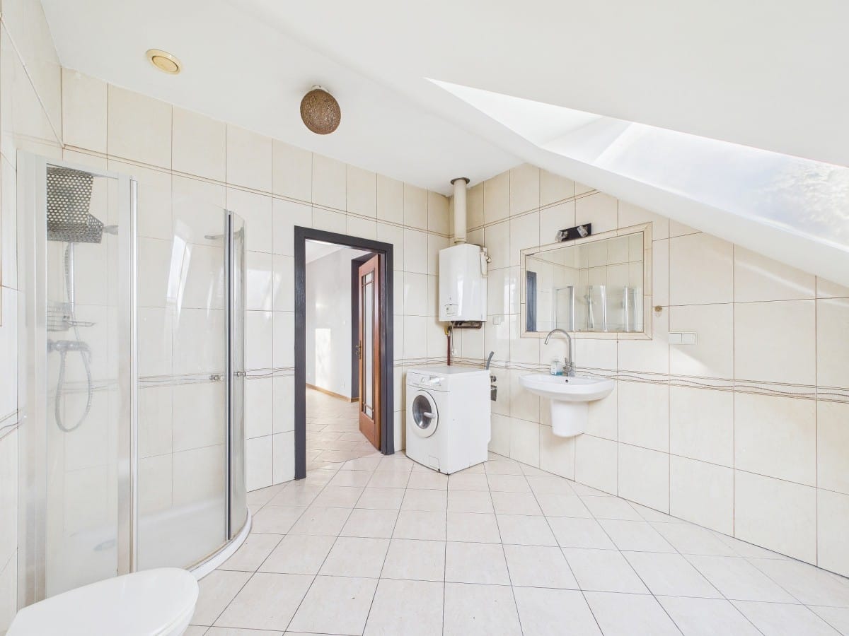 Dom 7 pokojowe na Sprzedaż