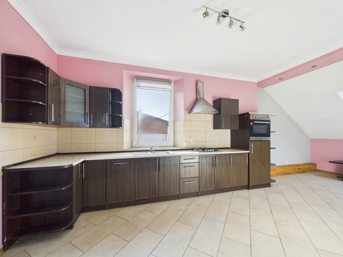 Dom 7 pokojowe na Sprzedaż