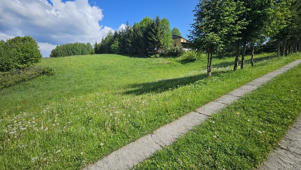 Działka  pokojowe na Sprzedaż