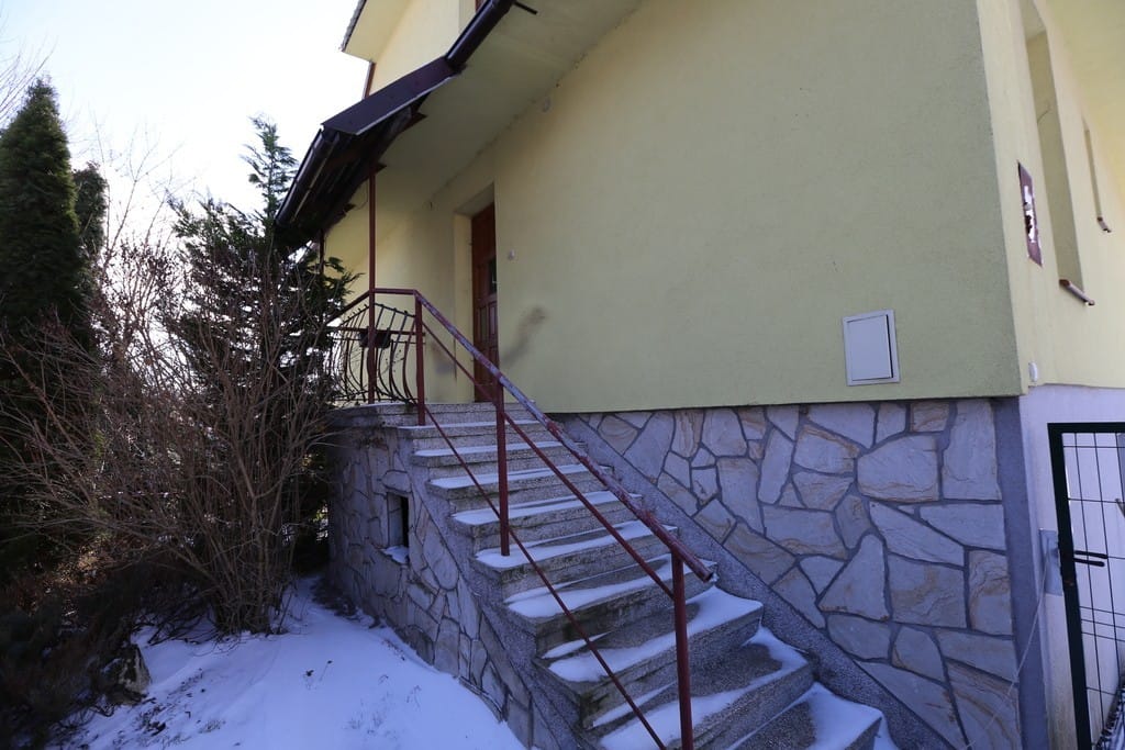 Dom 8 pokojowe na Sprzedaż