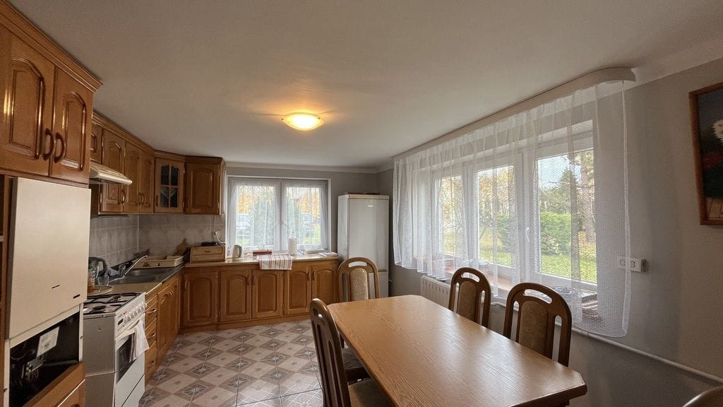 Dom 8 pokojowe na Sprzedaż