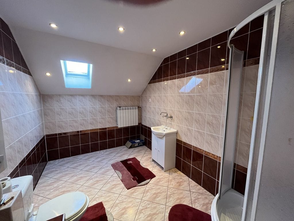 Dom 7 pokojowe na Sprzedaż