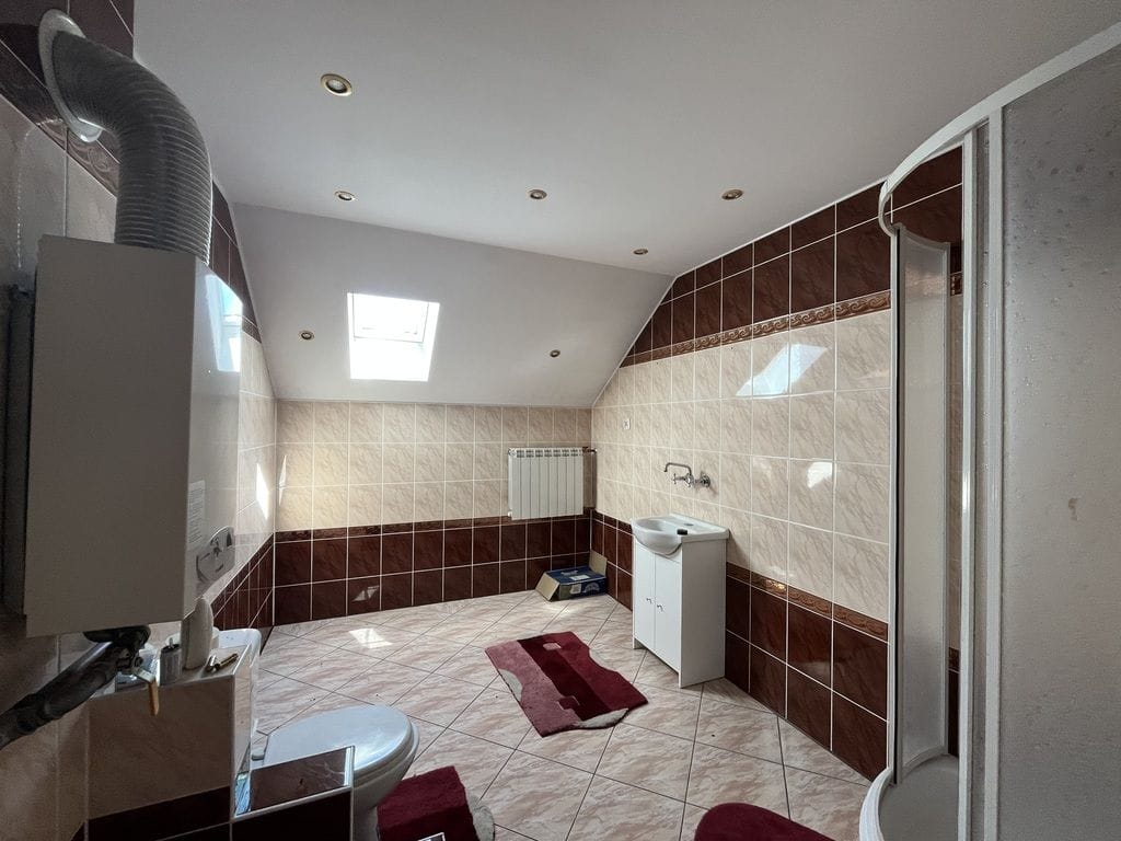 Dom 7 pokojowe na Sprzedaż