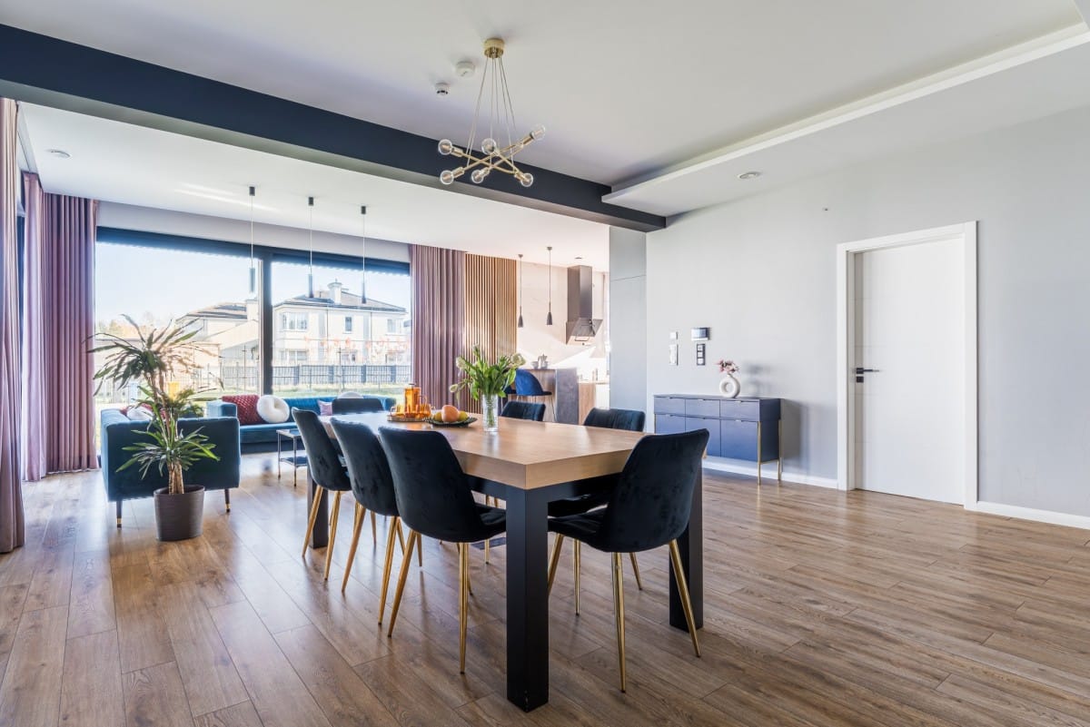 Dom 8 pokojowe na Sprzedaż