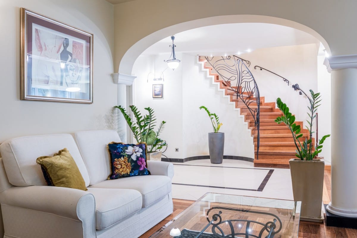 Dom 8 pokojowe na Sprzedaż