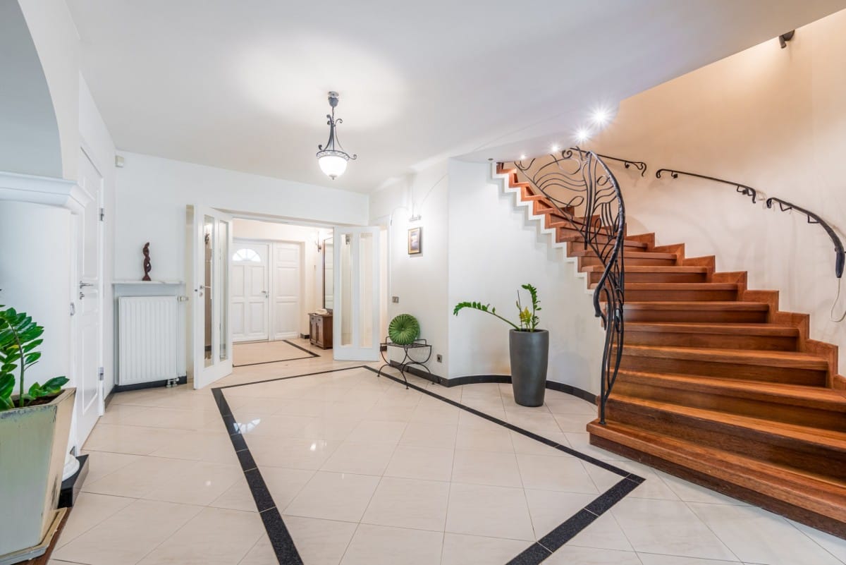 Dom 8 pokojowe na Sprzedaż