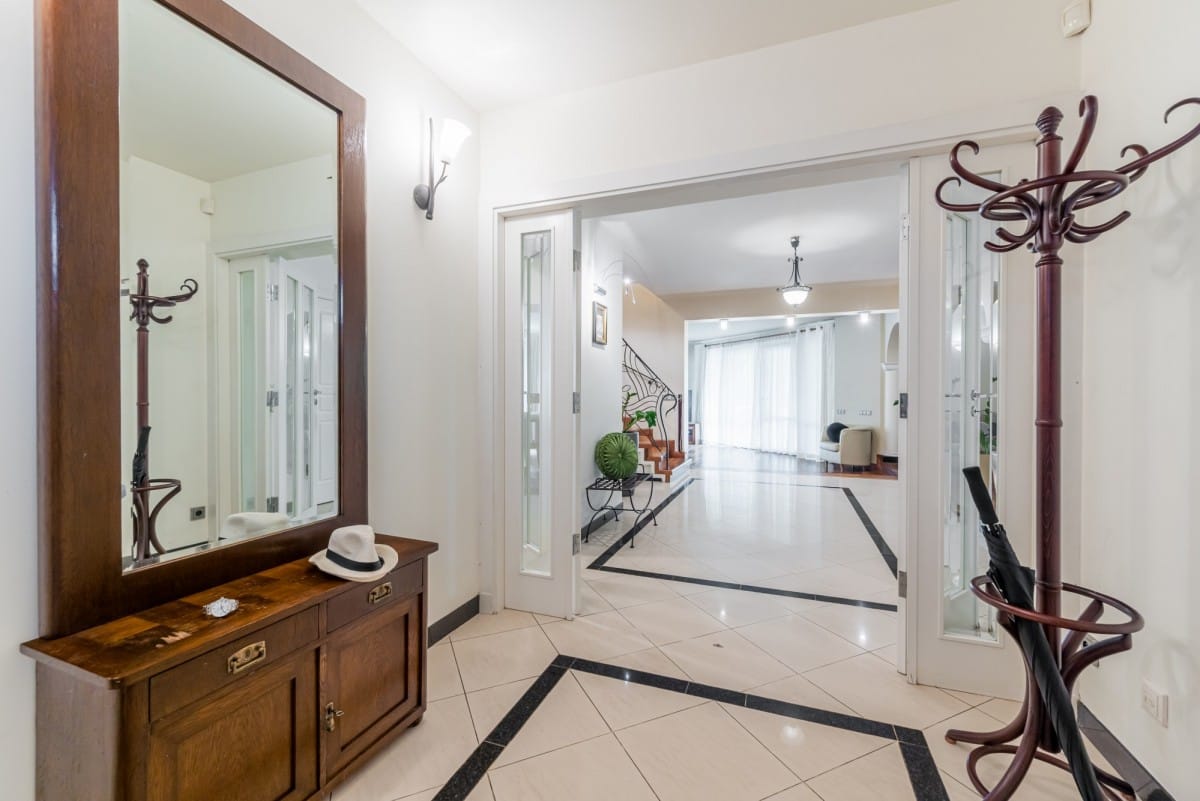 Dom 8 pokojowe na Sprzedaż