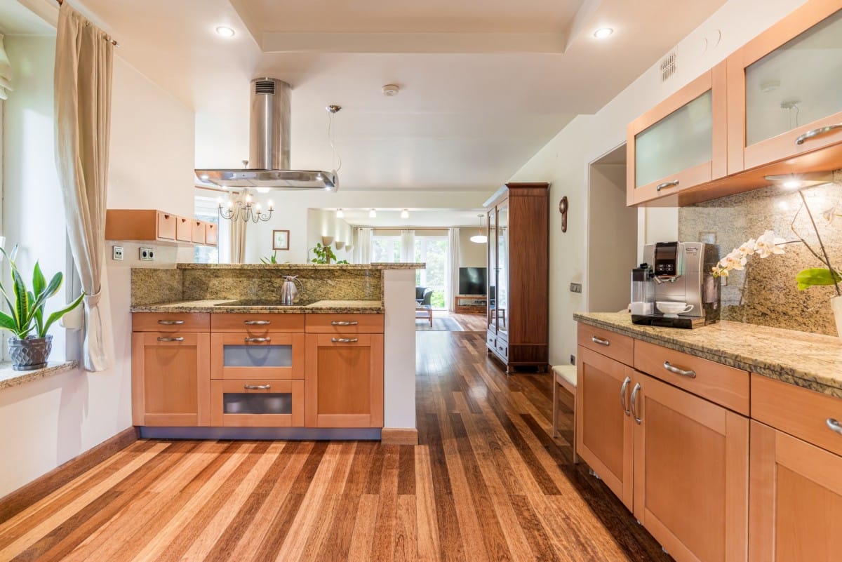 Dom 8 pokojowe na Sprzedaż