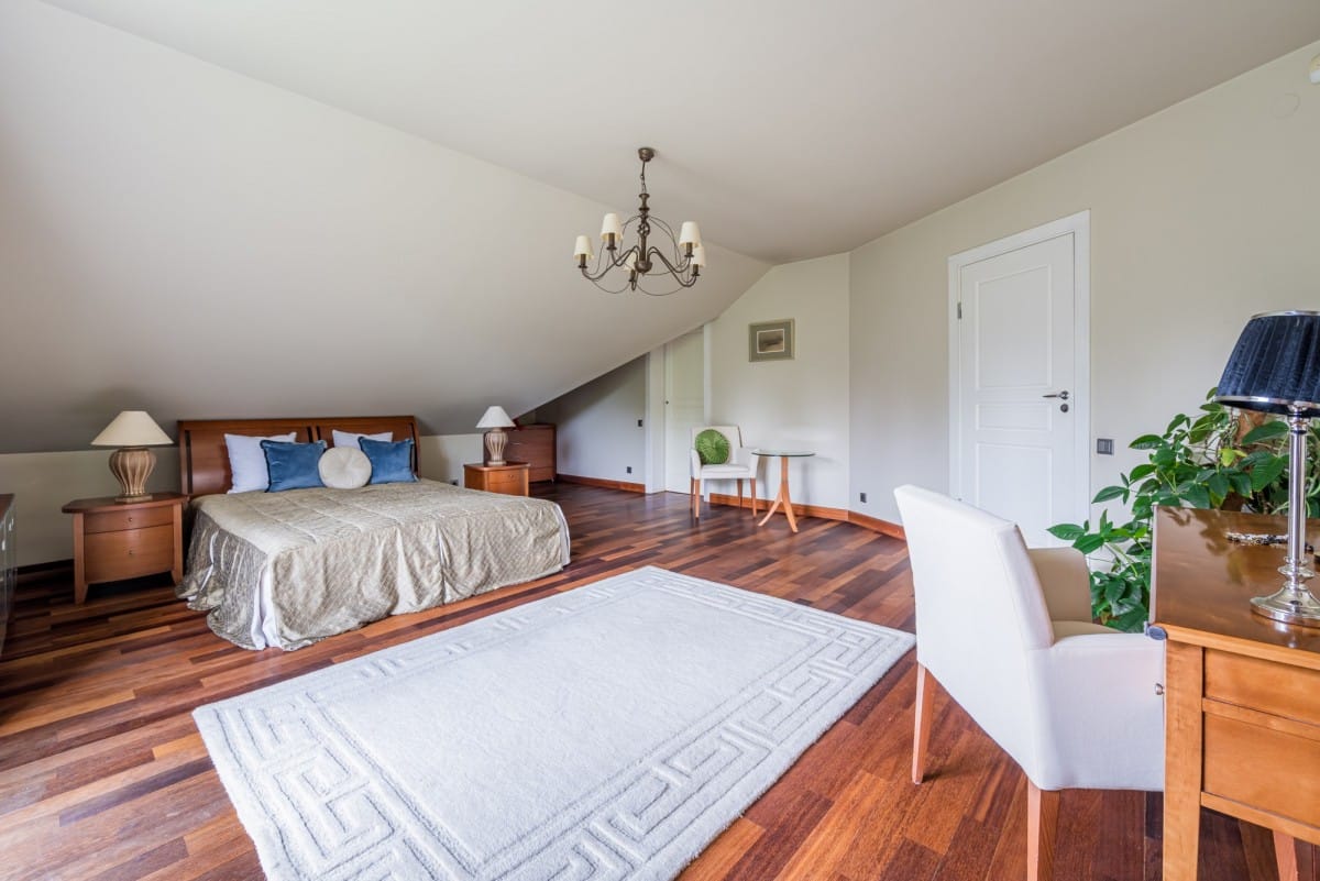 Dom 8 pokojowe na Sprzedaż