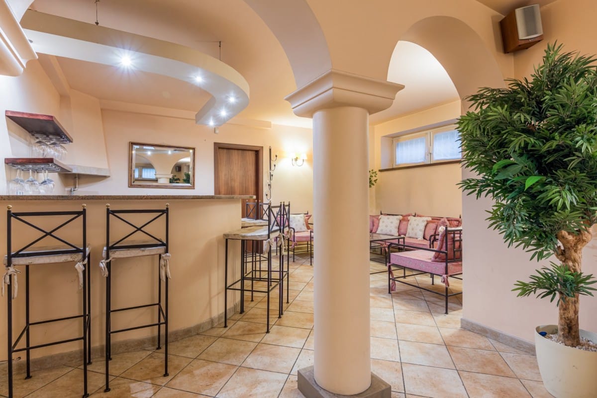 Dom 8 pokojowe na Sprzedaż