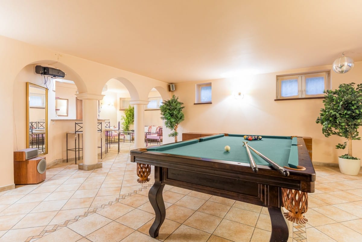 Dom 8 pokojowe na Sprzedaż