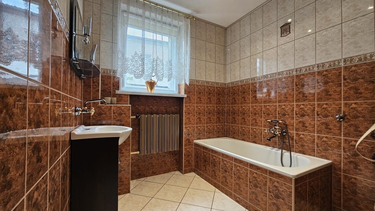 Dom 5 pokojowe na Sprzedaż