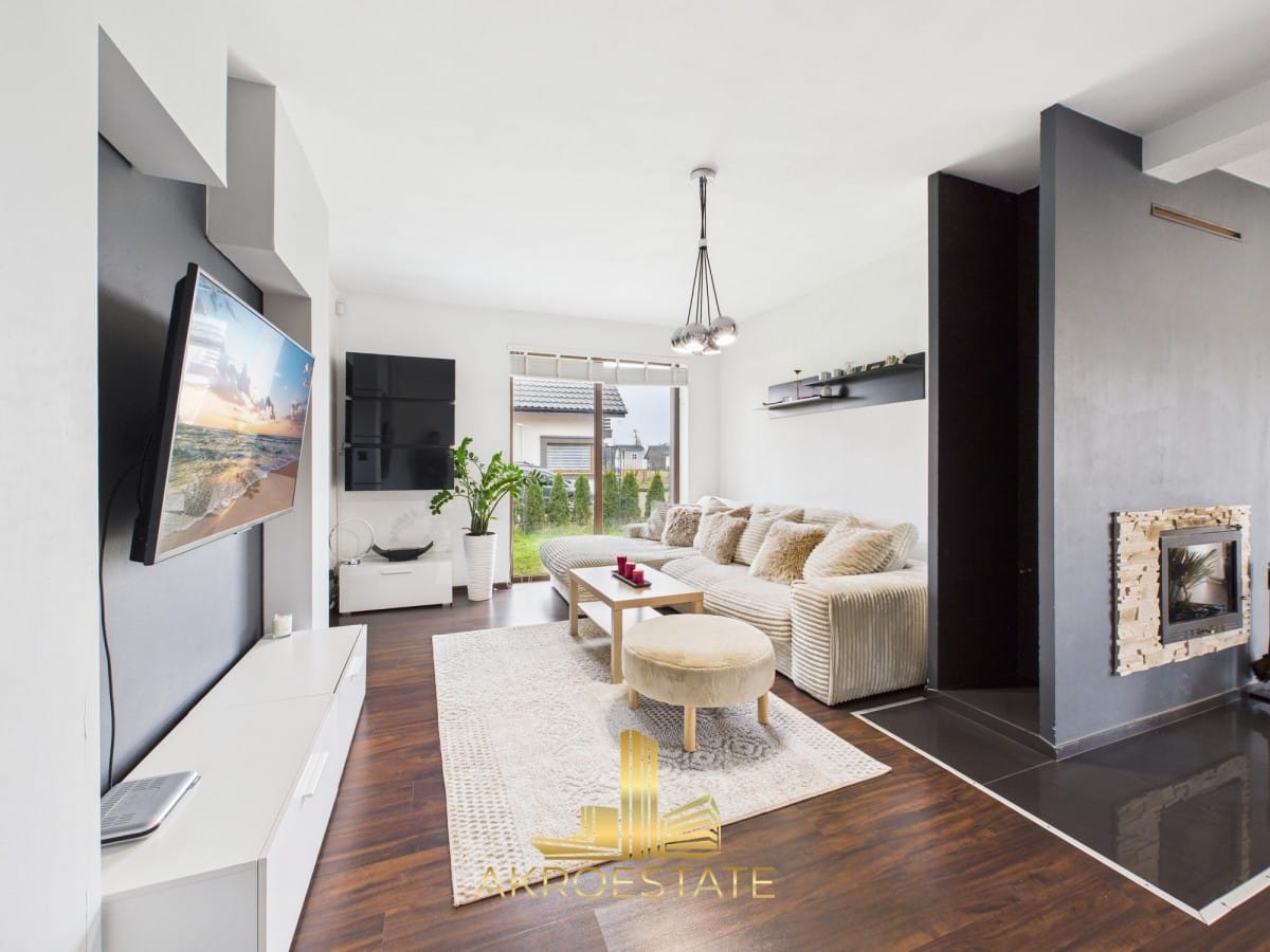 Dom 9 pokojowe na Sprzedaż