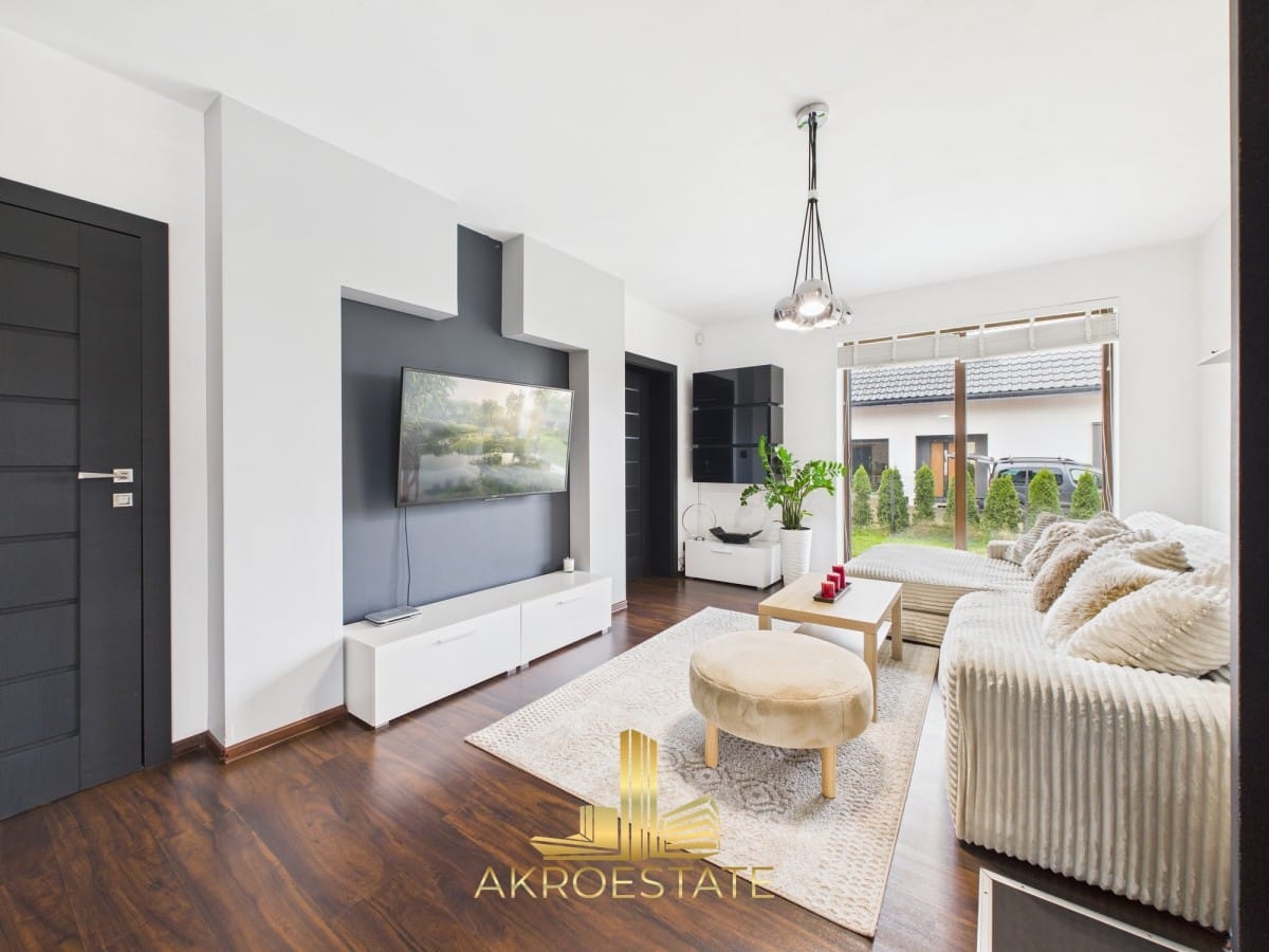 Dom 9 pokojowe na Sprzedaż