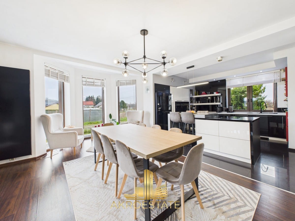 Dom 9 pokojowe na Sprzedaż