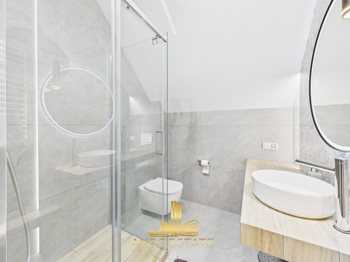 Dom 9 pokojowe na Sprzedaż