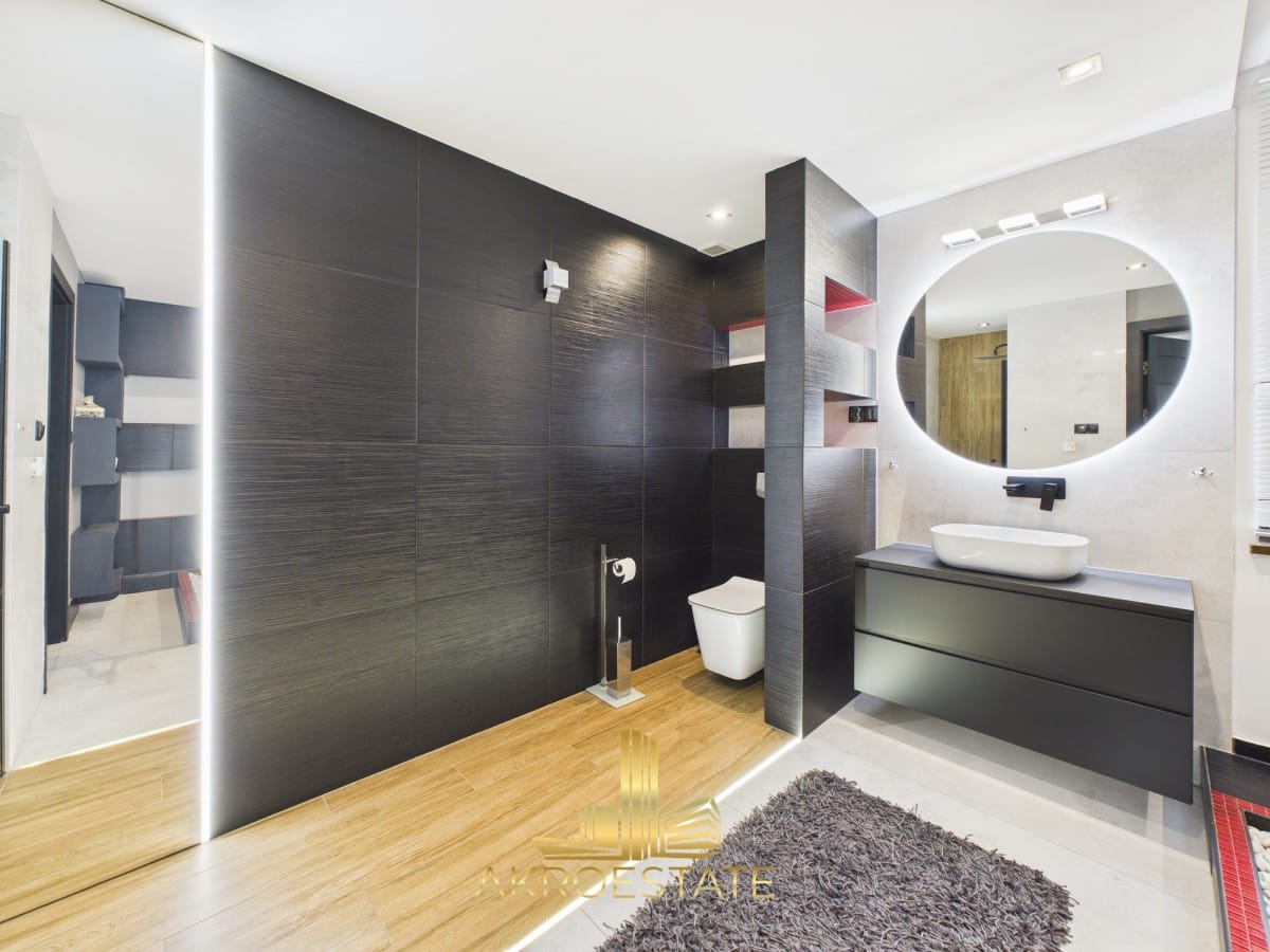 Dom 9 pokojowe na Sprzedaż