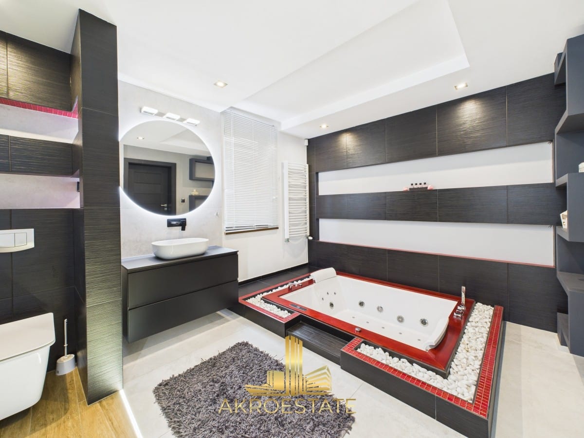 Dom 9 pokojowe na Sprzedaż