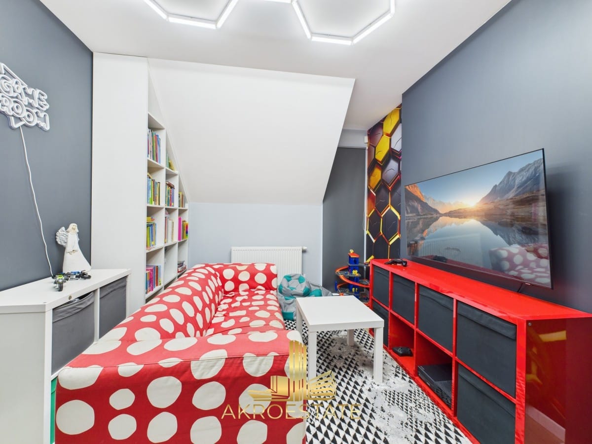 Dom 9 pokojowe na Sprzedaż