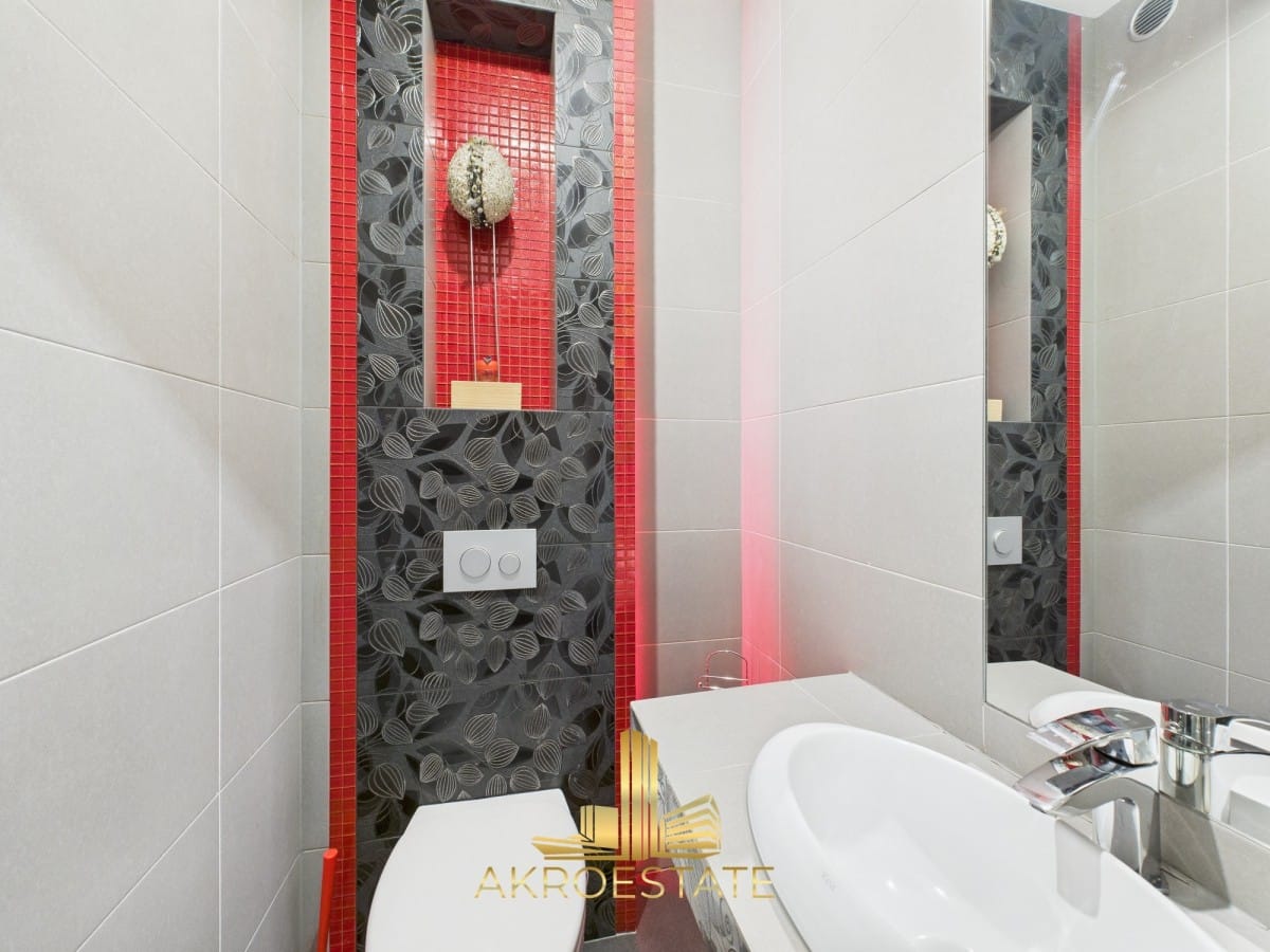 Dom 9 pokojowe na Sprzedaż