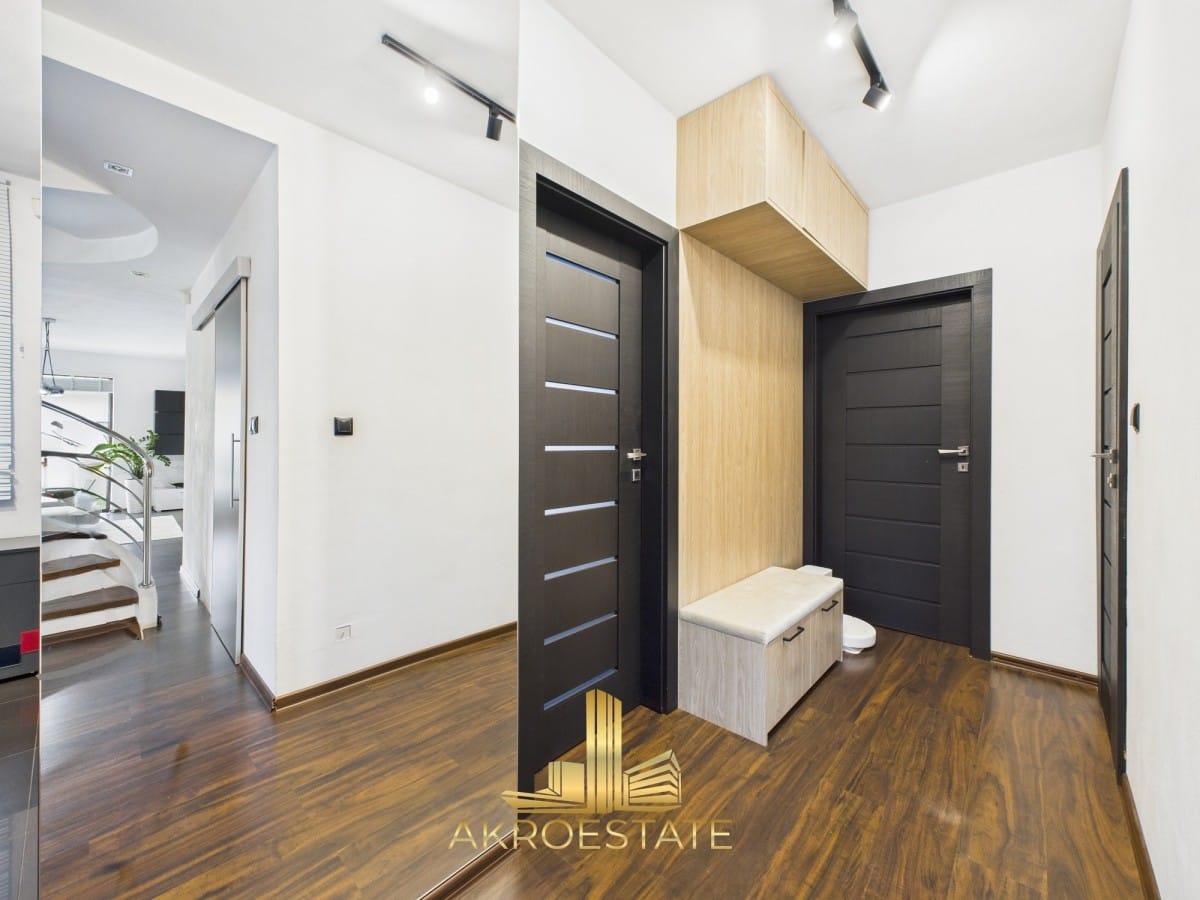 Dom 9 pokojowe na Sprzedaż