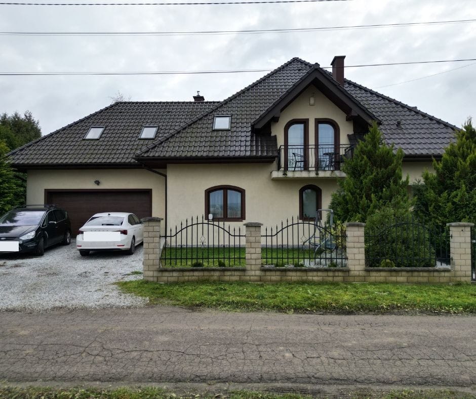 Dom 9 pokojowe na Sprzedaż