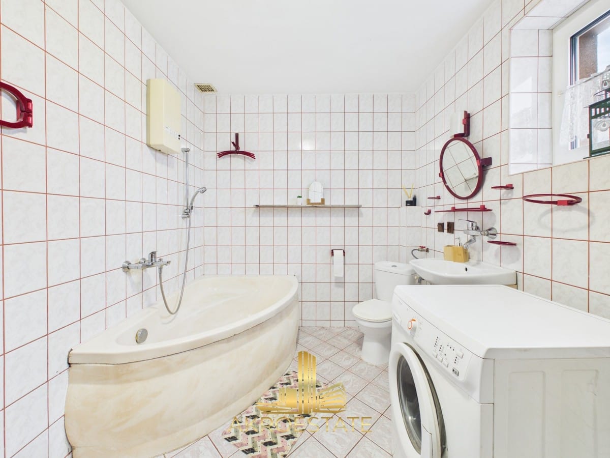 Dom 5 pokojowe na Sprzedaż