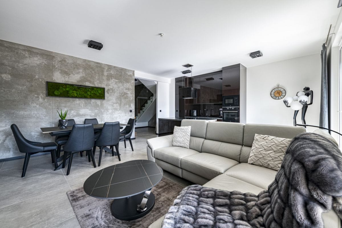 Dom 5 pokojowe na Sprzedaż