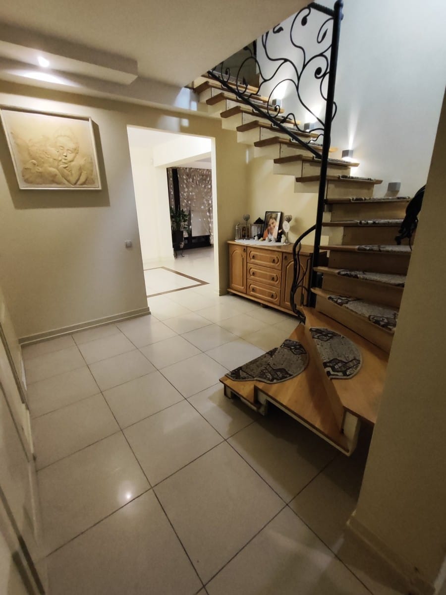 Dom 5 pokojowe na Sprzedaż