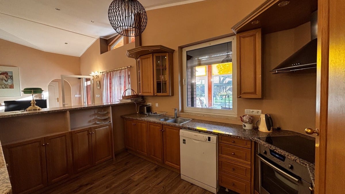 Dom 6 pokojowe na Sprzedaż