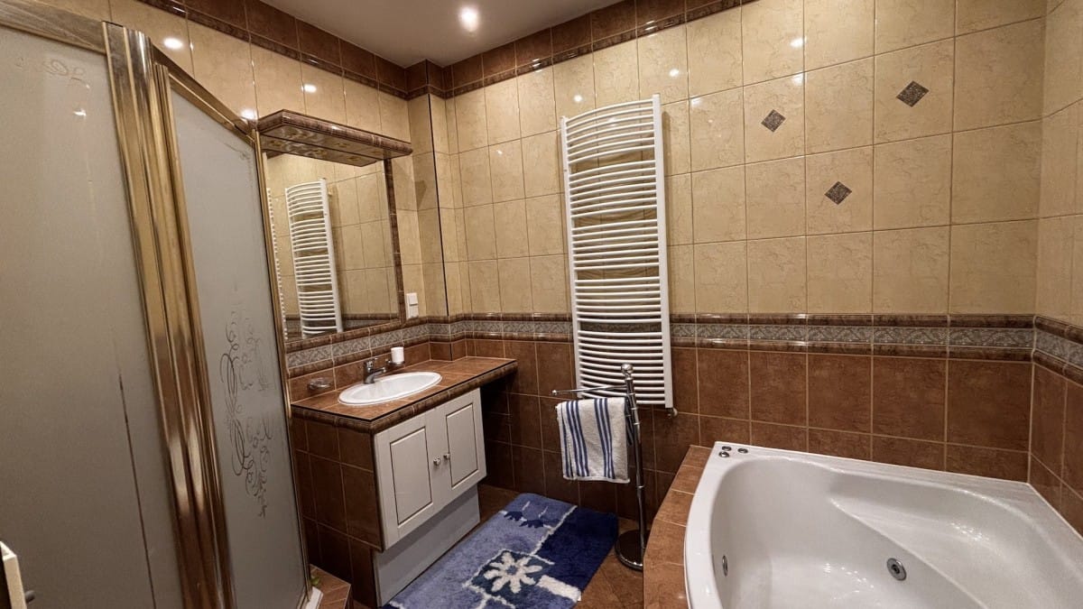 Dom 6 pokojowe na Sprzedaż