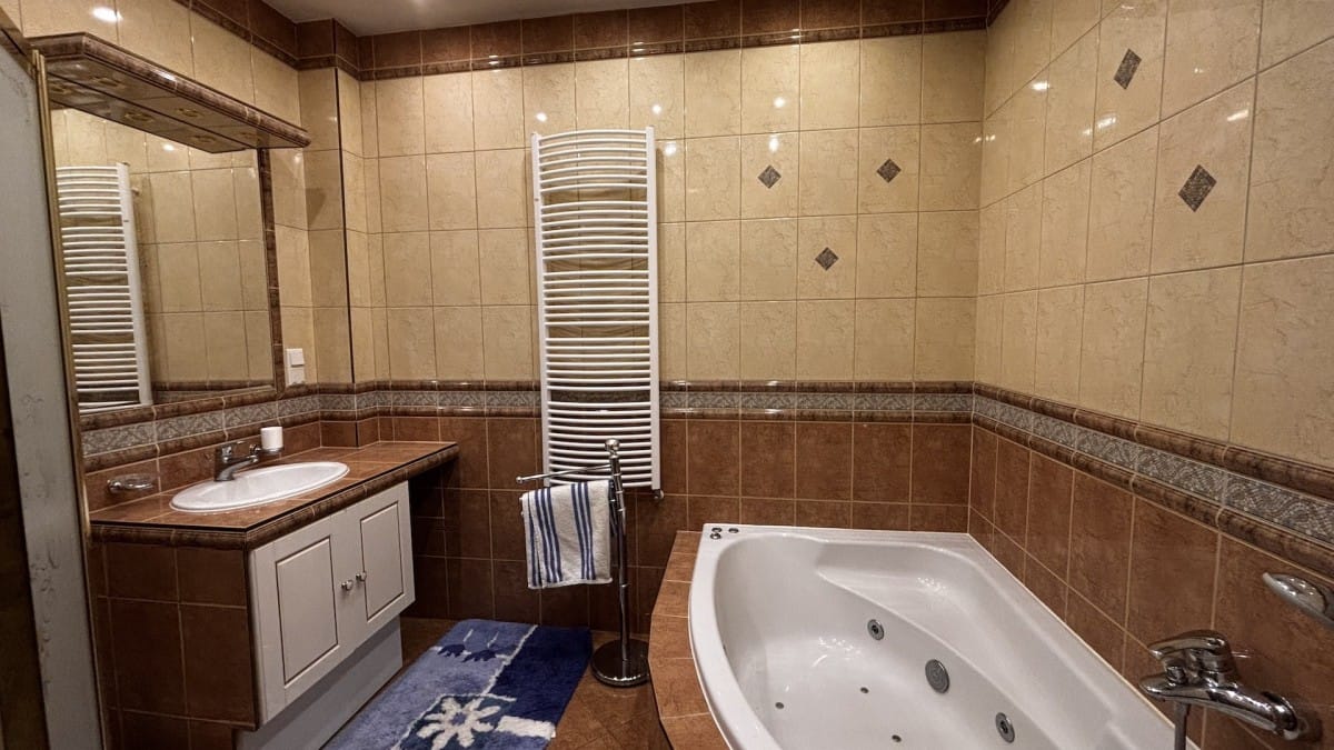 Dom 6 pokojowe na Sprzedaż