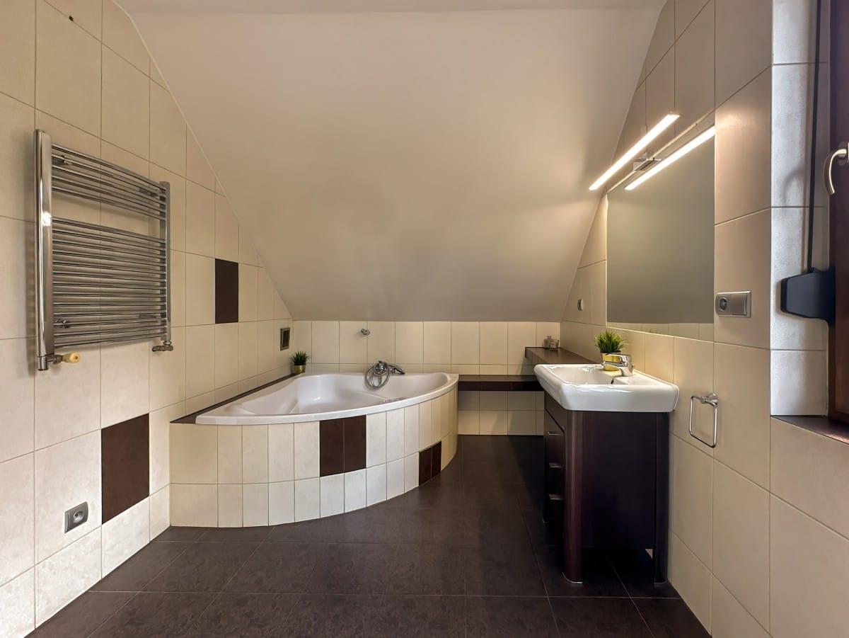 Dom 4 pokojowe na Sprzedaż