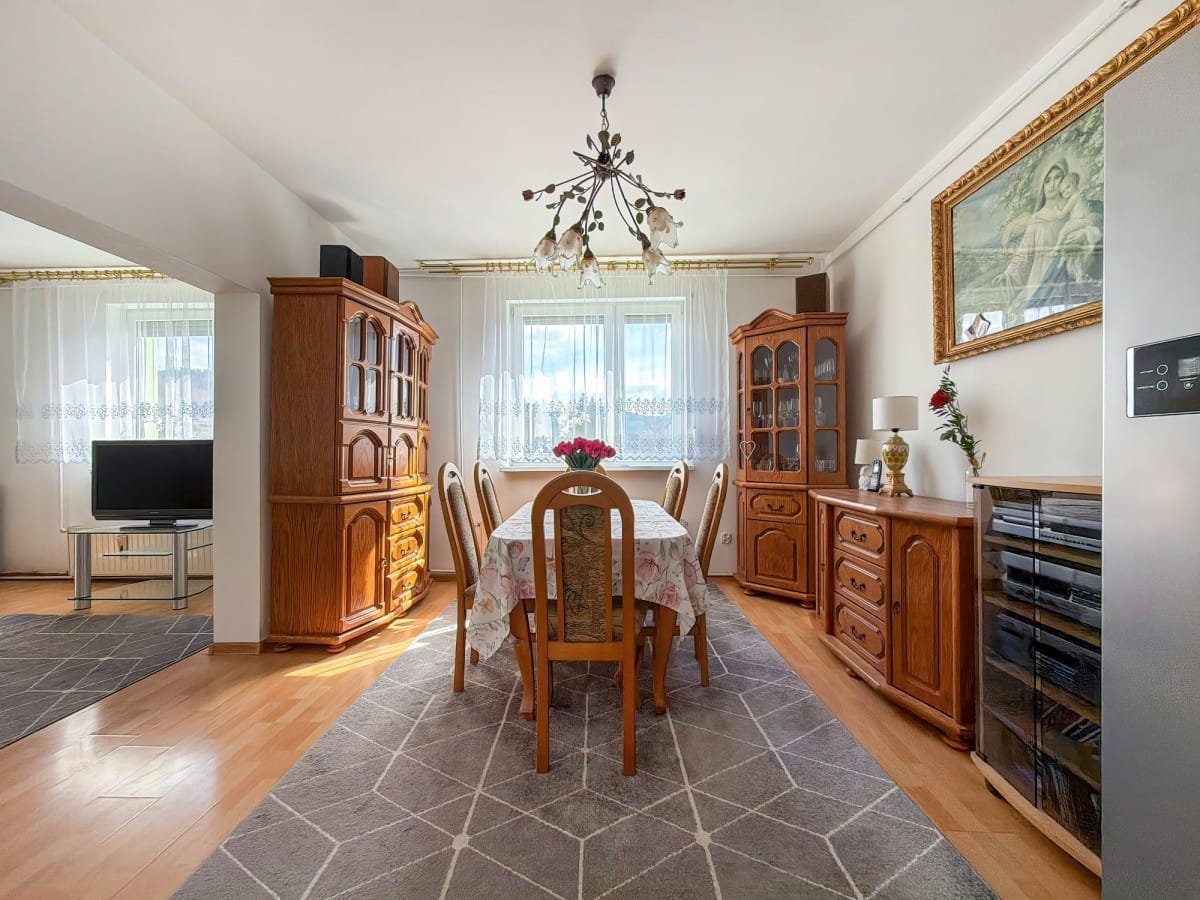 Dom 6 pokojowe na Sprzedaż