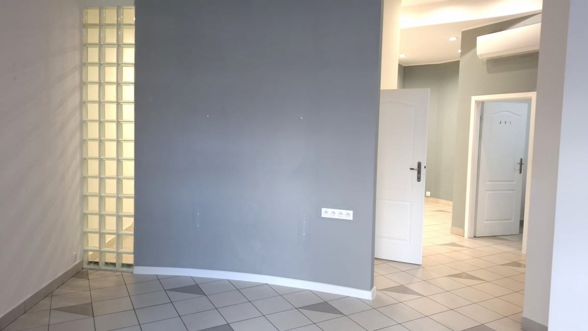 Lokal użytkowy  pokojowe na Sprzedaż