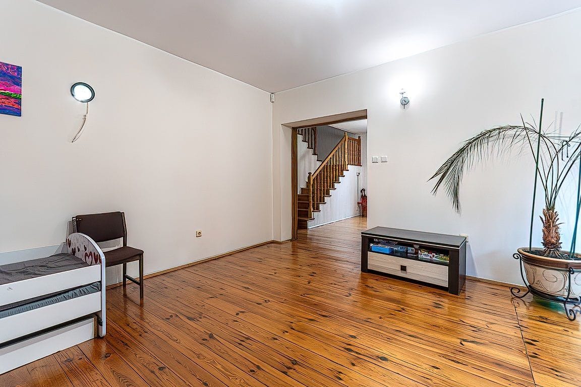 Dom 8 pokojowe na Sprzedaż