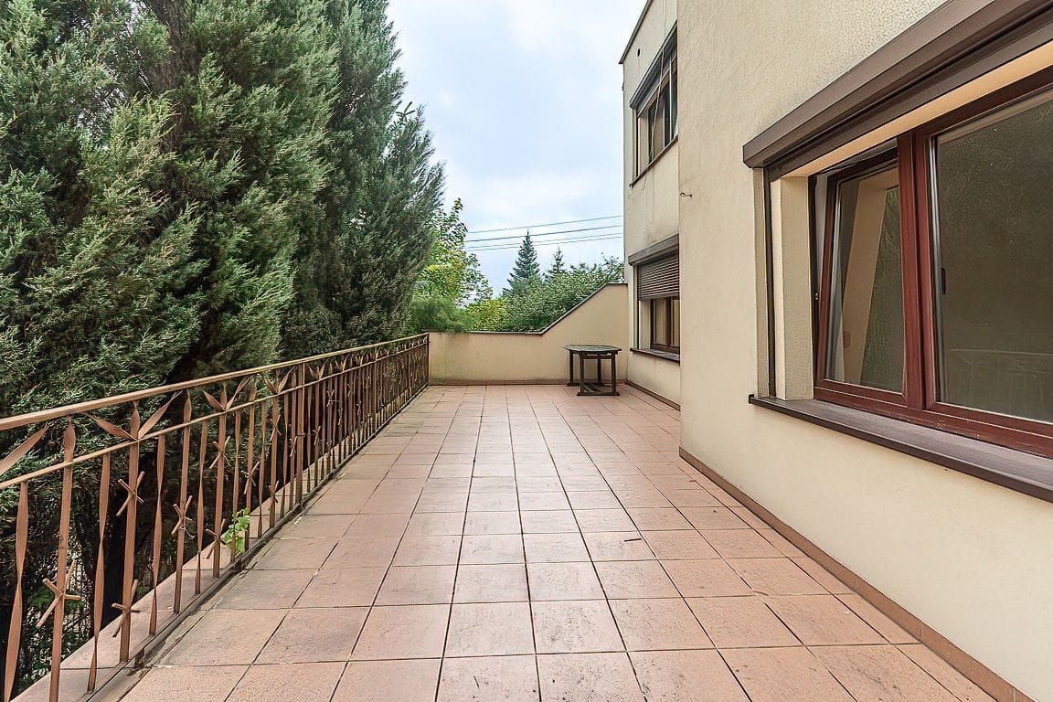 Dom 8 pokojowe na Sprzedaż