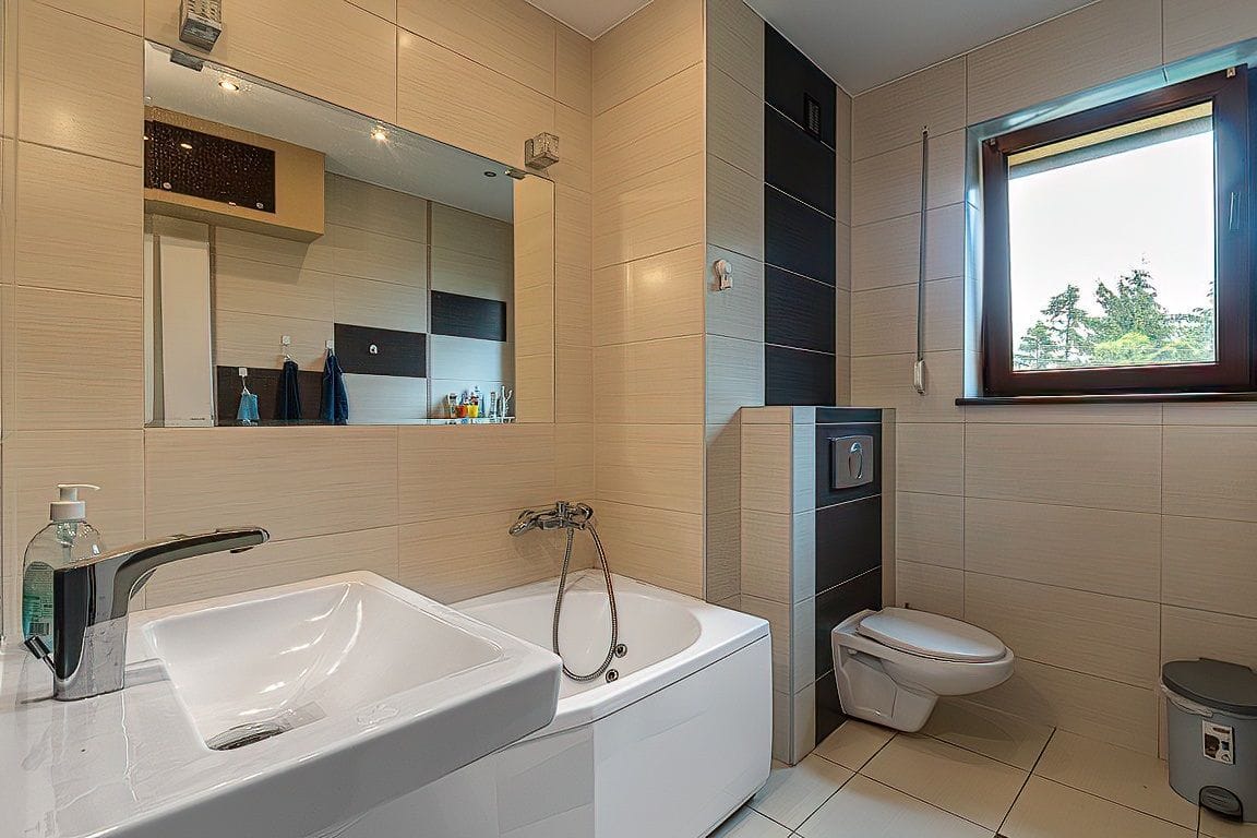 Dom 8 pokojowe na Sprzedaż