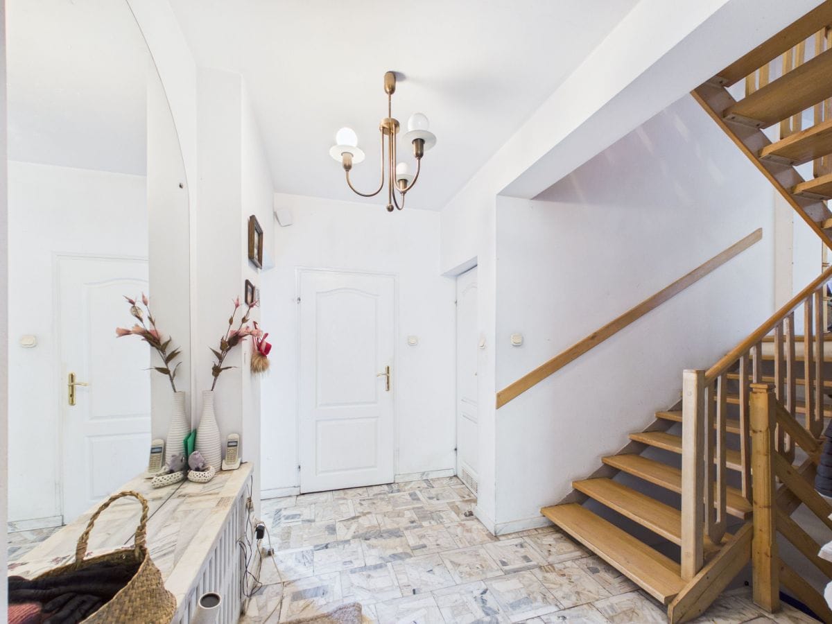 Dom 10 pokojowe na Sprzedaż