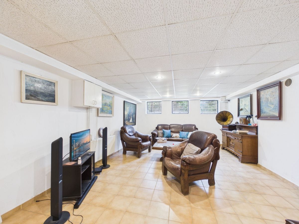 Dom 10 pokojowe na Sprzedaż