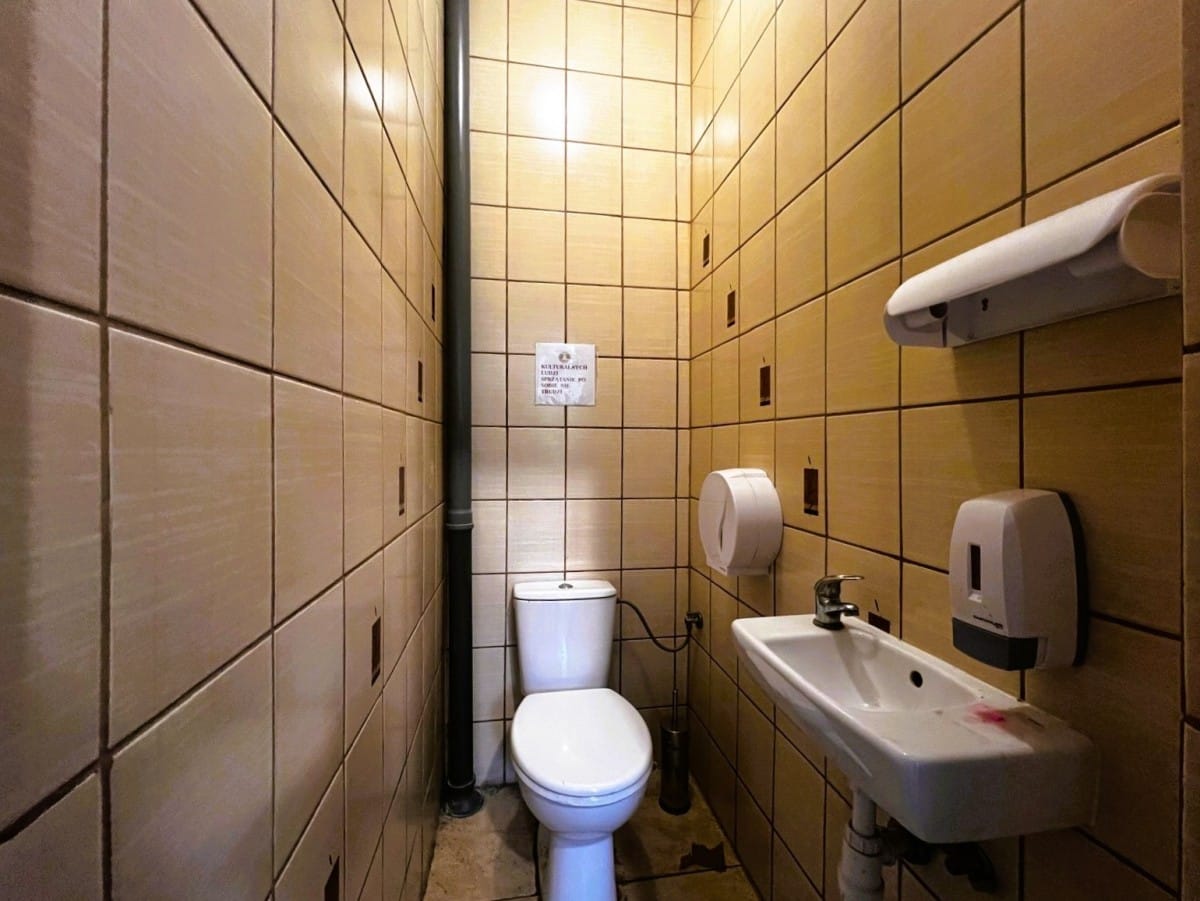 Lokal użytkowy  pokojowe na Sprzedaż