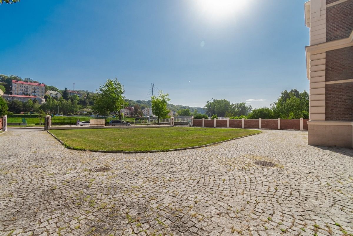 Lokal użytkowy  pokojowe na Sprzedaż