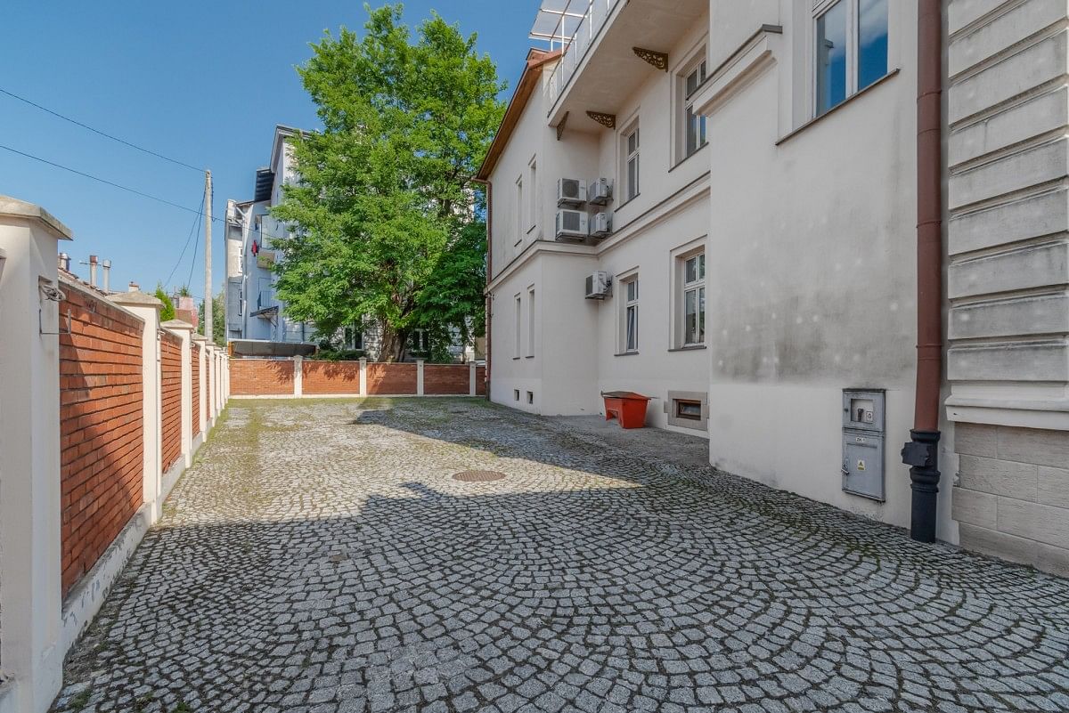 Lokal użytkowy  pokojowe na Sprzedaż