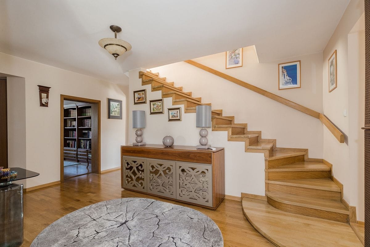 Dom 7 pokojowe na Sprzedaż