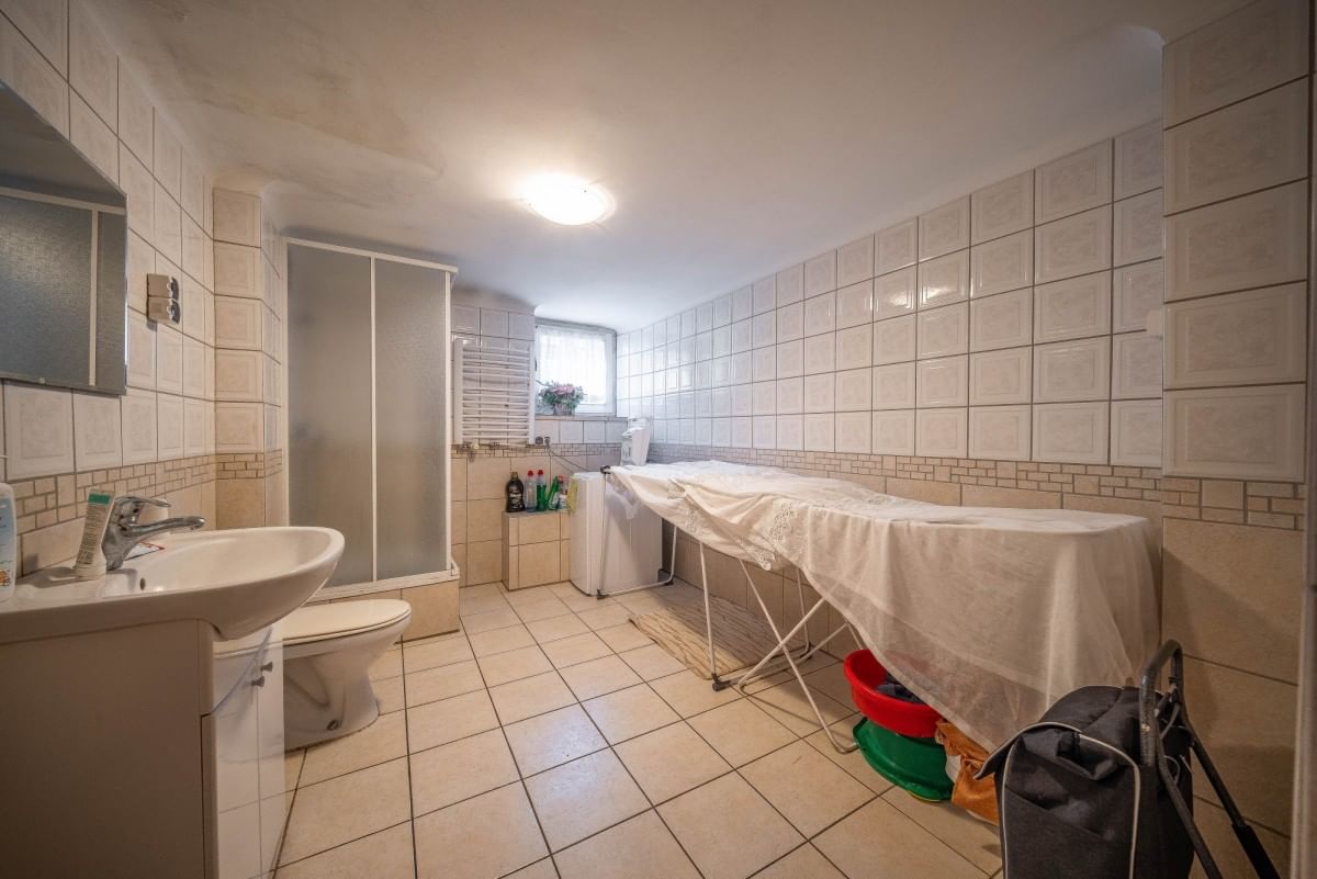 Dom 12 pokojowe na Sprzedaż