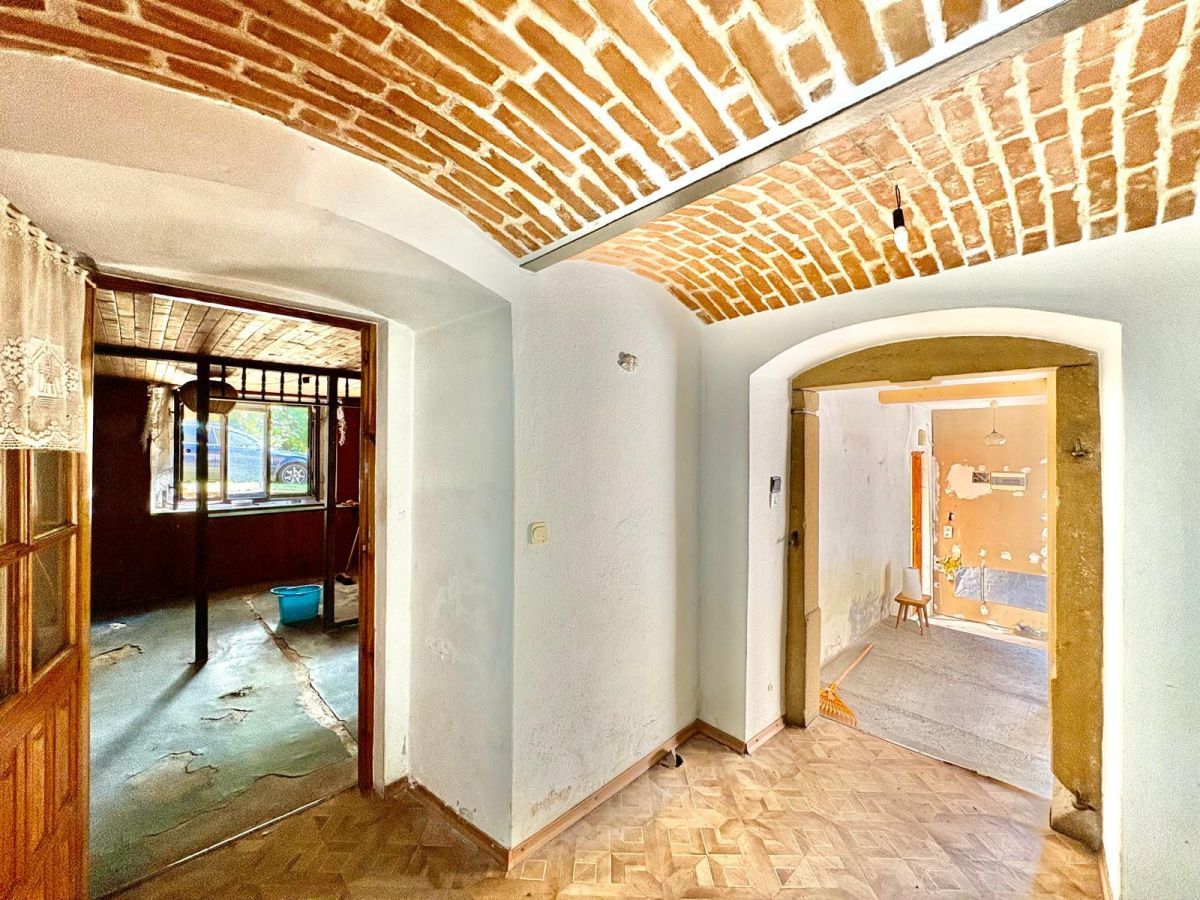 Dom 6 pokojowe na Sprzedaż